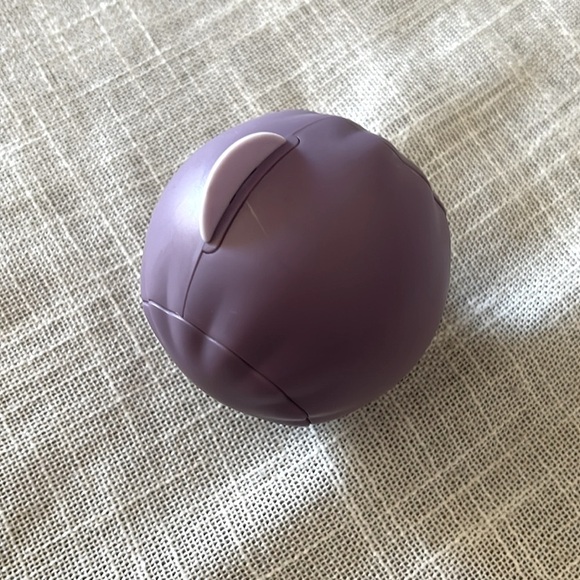 Reusable Lint Remover Ball - Picture 2 of 7